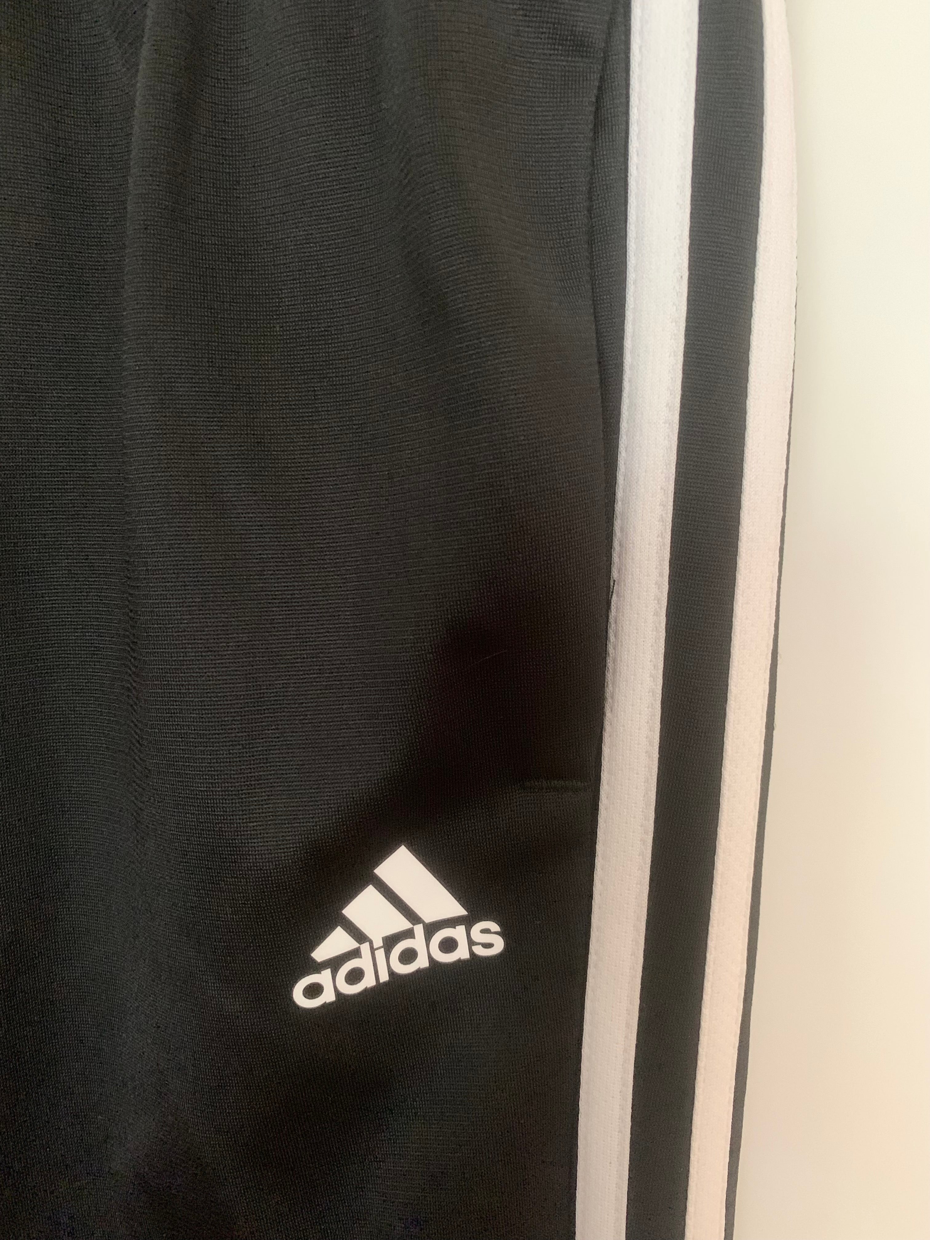 Adidasbyxor, nya, Stl 140