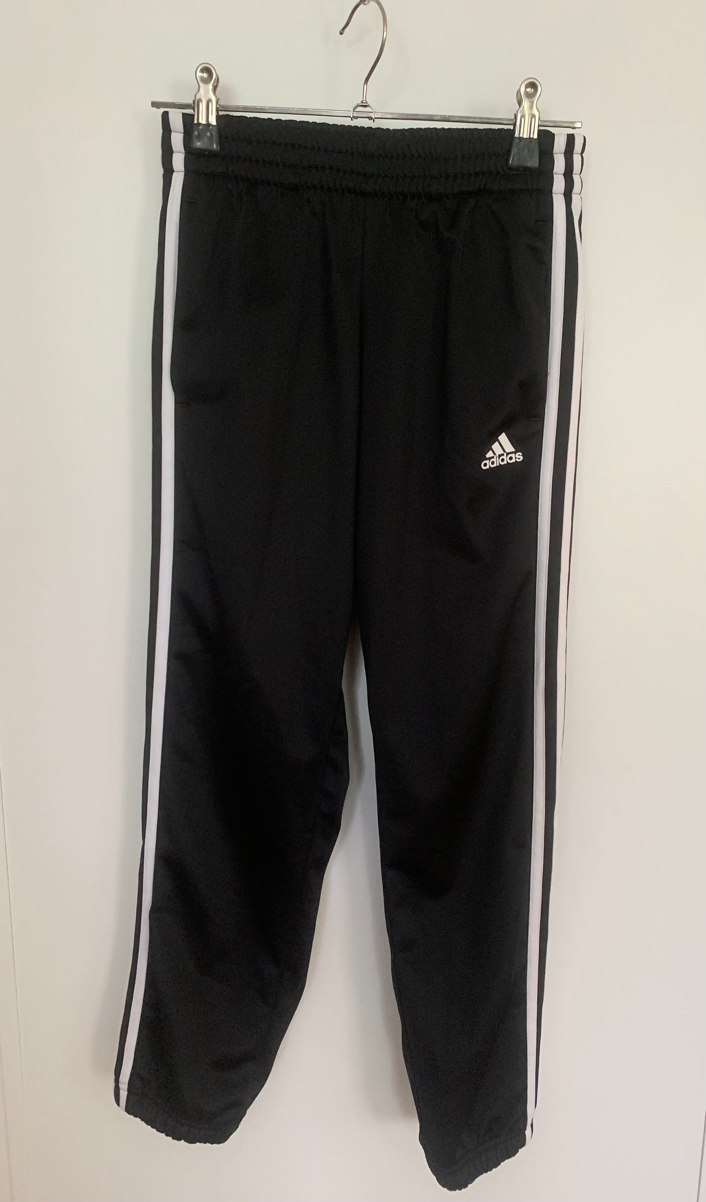 Adidasbyxor, nya, Stl 140